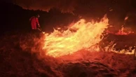 Ferragosto di fuoco in Spagna: 9.500 evacuati, venti e caldo estremo alimentano i roghi