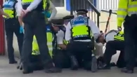 Chelsea, allarme terrorismo a Stamford Bridge per un ragazzo con il fucile. Ma era un cosplayer