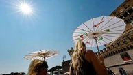 Caldo estremo: 10 consigli utili per 'sopravvivere' fino a Ferragosto