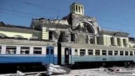 Kharkiv, attacco di droni russi alla stazione dei treni: morti e feriti. Le immagini