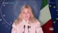 Crozza-Meloni: "Grazie Donald che mi fai governare per altri cinque anni"