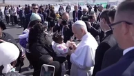 "Siamo tutti migranti": l'abbraccio del Papa ai bambini di Tenerife