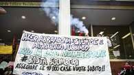 Occupazione degli uffici Aler contro gli sfratti, assolti 24 antagonisti accusati di violenza privata: “Il fatto non sussite”