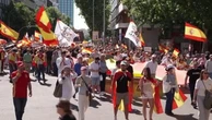 Madrid, decine di migliaia di persone in marcia: "Dopo Zapatero vogliamo le dimissioni di Sánchez"