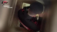 Il bunker sottoterra del boss: camera da letto, bagno e 120 metri di cunicoli che sbucano nei campi