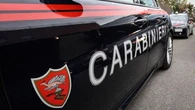 Perseguita e picchia una donna, incendia la casa del suo amico: un uomo arrestato a Giussano