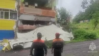 Terremoto in Kamchatka, l'asilo è in macerie: i vigili del fuoco scavano tra le macerie