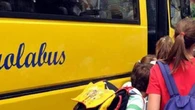 L’Aquila, bimba di tre anni dimenticata per ore sullo scuolabus. Il papà: “Sfiorata la tragedia”