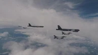 Manovre aeree congiunte tra Usa, Giappone e Corea del Sud: in volo anche un bombardiere B-52