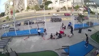 La Guaira, le scosse poi la fuga in preda al panico: la scena ripresa da una telecamera