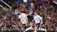 Bonucci, il tackle duro sulla calciatrice Houghton nel match di beneficenza