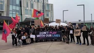 Ubisoft, la protesta rumorosa fuori dalla sede di Assago: "Non cancellate lo smart working"