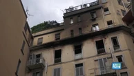 Donna si lancia dal balcone per sfuggire a un rogo, i vicini: "L'abbiamo sentita gridare aiuto"
