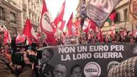 Contro manifestazione di Potere al Popolo, bruciate bandiere europee a Piazza Barberini