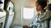 Le abitudini meno tollerate in aereo: dalla fila bloccata allo schienale abbassato senza preavviso