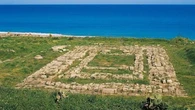 Partorisce da sola in spiaggia vicino a Locri e rinuncia alla bimba