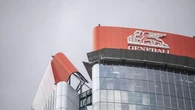 Via le insegne dalla Torre Generali: iniziate le operazioni di smontaggio dopo il crollo