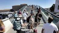 Venezia, ponte di Calatrava senza pace: allo studio i nuovi lastroni, costeranno 1,8 milioni di euro