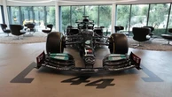 F1, nella sede di Mercedes c'è ancora l'auto di Hamilton che racconta il valore della sconfitta