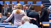 Bulgaria: scontri in Parlamento dopo l'ok della Ue all'adesione all'euro