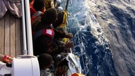 Migranti: multe, fermi e processi non fermano gli arrivi. Da aprile balzo del 25% rispetto al 2024