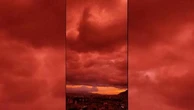 Venezuela, il cielo si tinge di rosso sangue: le immagini fanno subito il giro del mondo