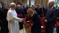 Giubileo dei governanti, Meloni al Papa: "Si è assestato?". Prevost: "Tutto bene"