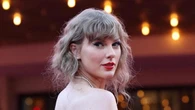 Taylor Swift, il padre accusato di aver dato un pugno a un fotografo australiano
