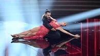 “Ballando con le stelle” tra polemiche e guerra degli ascolti. Ecco la classifica provvisoria