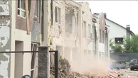 Kiev colpita da 595 droni e 48 missili: tra macerie e polvere gli ucraini ripuliscono la città