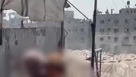 Gaza, bambino viene ferito dopo un raid israeliano: il piccolo corre tra le braccia del padre