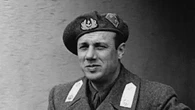 Francesco sepolto vicino al comandante della X Mas, Vannacci provoca: “Chi lo dice alla sinistra?”