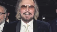 “Barry Gibb è morto”, anzi no: il web piange per errore l’ultimo Bee Gees