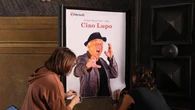 Addio a Stefano Benni. Pennac: “Non potevo lasciarlo partire da solo”. Il pianto del figlio. Diretta