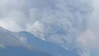 Incendi in Canada, enormi colonne di fumo nel cielo della Columbia Britannica: il video in timelapse