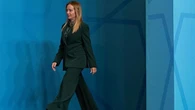 Sondaggi politici, la fiducia nel governo Meloni scende al 34%