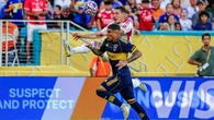 Belotti espulso in Boca-Benfica: entrata da karate sotto gli occhi di Pogba, Dybala e Paredes