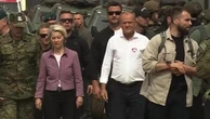 Polonia, von der Leyen visita il confine con la Bielorussia insieme a Tusk