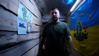 Ucraina, Zelensky visita la linea del fronte nella regione di Kharkiv