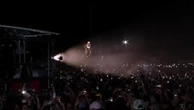 Geolier "volante" conquista Napoli e annuncia il live del 2026 al Maradona