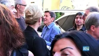 Celso Valli, alla fine del funerale si canta "Nel blu dipinto di blu". C'è anche Gianni Morandi