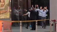 Sparatoria a Manhattan: la gente evacuata dal grattacielo a mani alzate, l'arrivo delle ambulanze