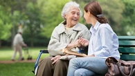 Le difficoltà dei caregiver, dalla solitudine ai costi dell’assistenza