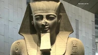 Giza, la statua gigante di Ramses II nel nuovo Gran Museo Egizio: apre domani, ma entriamo con l'IA