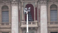 San Pietro: installate nuove tende sul balcone dove si affaccerà il prossimo Papa