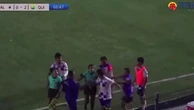 Colombia, rissa in campo: espluso schiaffeggia l'arbitra, lei reagisce con calci e pugni