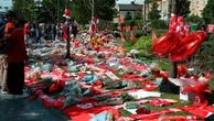 Liverpool, il tributo dei tifosi a Diogo Jota davanti allo stadio di Anfield - le immagini