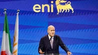 Eni frena ma i conti tengono. L’ad Descalzi: “I prossimi mesi e il 2026 saranno migliori”