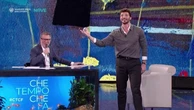 Ctcf, "Mancano 9 mesi, siamo concepimento di Sanremo": De Martino scherza con signora del pubblico