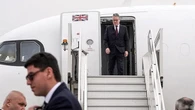 Vertice Nato, Starmer rivela: “Erdogan ha donato a ogni leader una pistola e delle munizioni”
